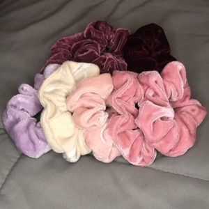8 set, Valentines set. Velvet scrunchies.